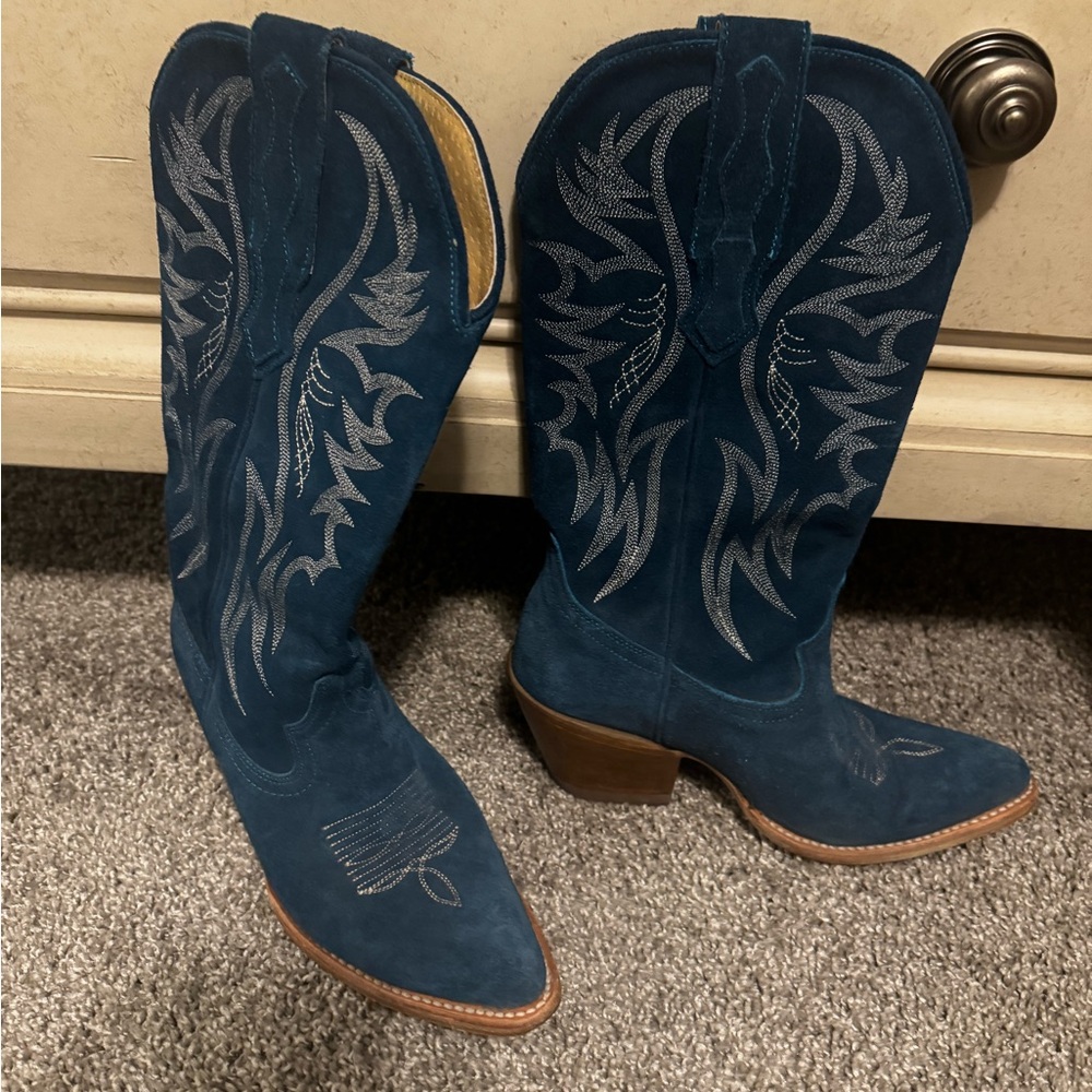 Blue Western Cowboy Boots with Embroidered Design